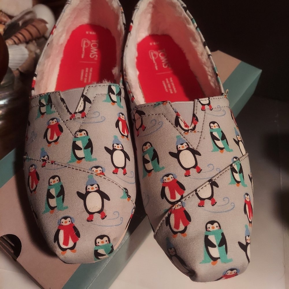 Toms alpargata Glacier gray colorfu darling penguins warm faux fur lining sz 9.5